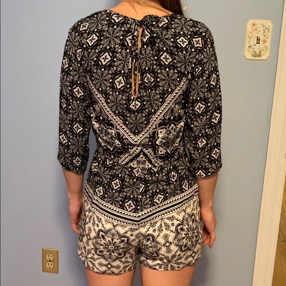 Black and white romper - Picture 2 of 2